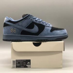 Supreme x Nike SB Dunk Low Casual Skate Shoes
